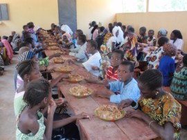 School feeding in Mali provided by Catholic Relief Services (CRS photo)